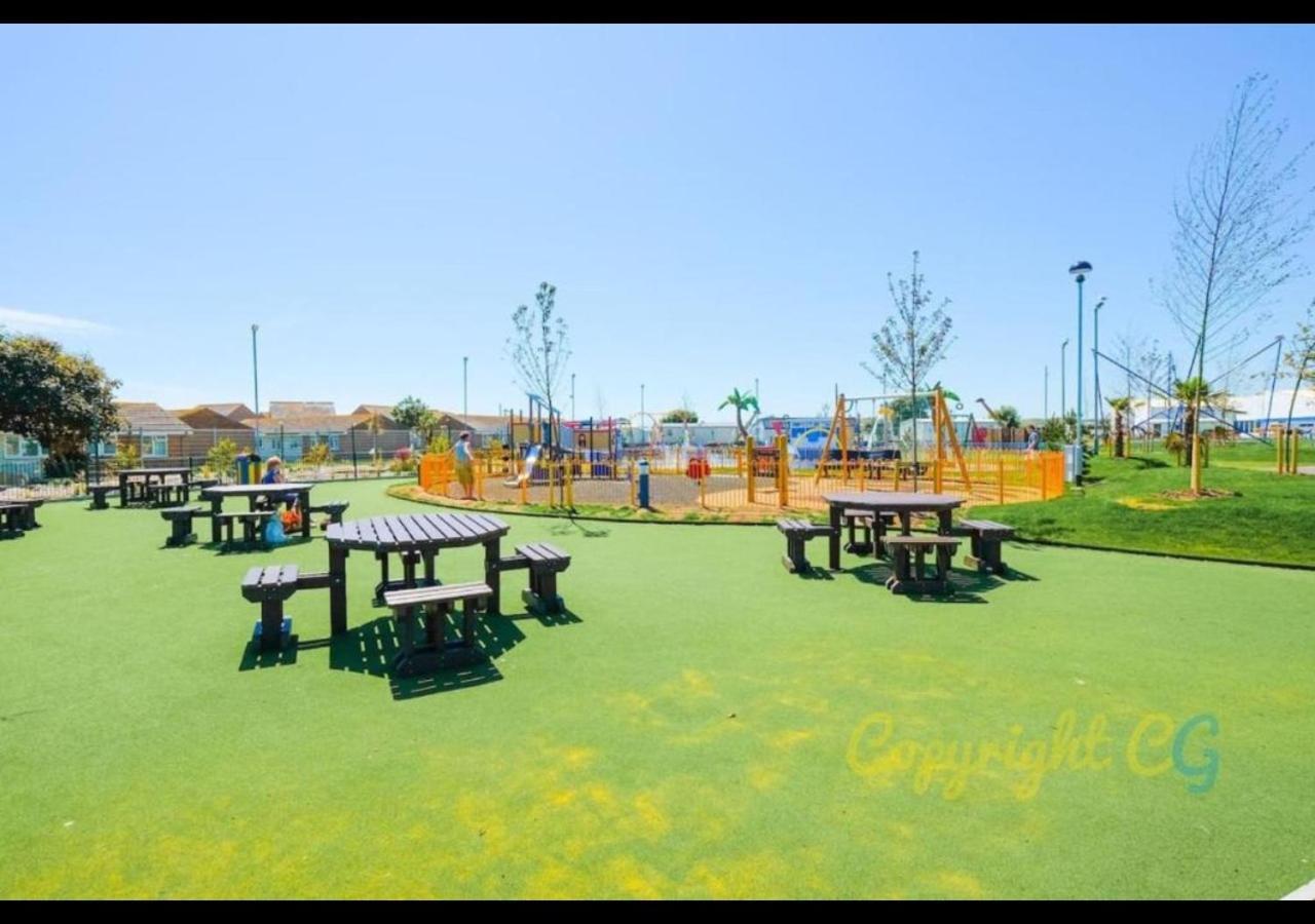 Mp768 - Camber Sands Holiday Park - Huge Lodge - Small Dog Friendly - Sleeps 8 外观 照片